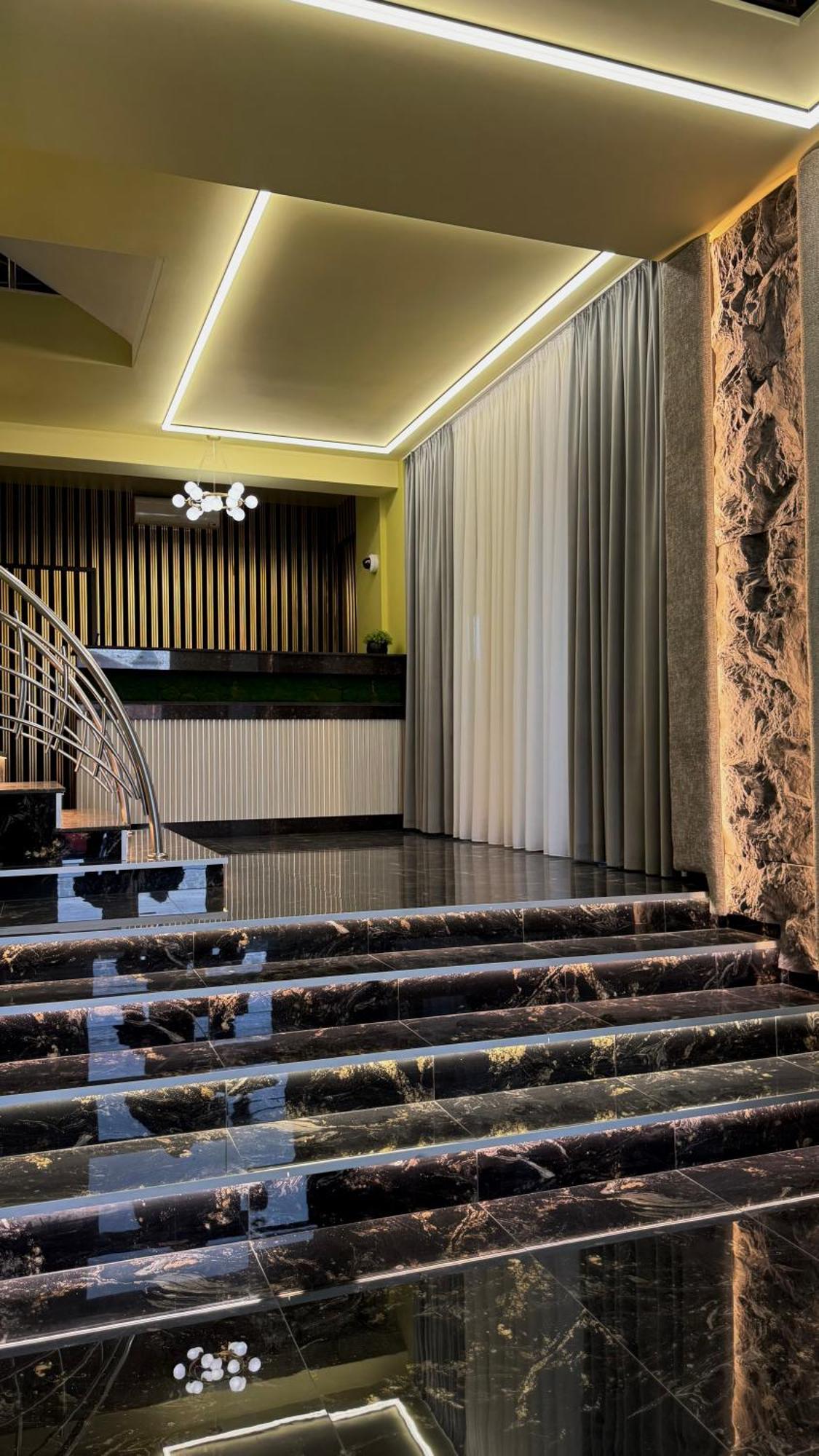 Hotel Sorelo Pitesti Exterior photo