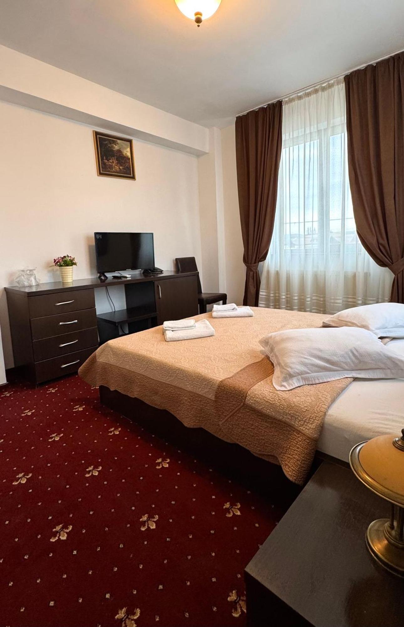 Hotel Sorelo Pitesti Exterior photo